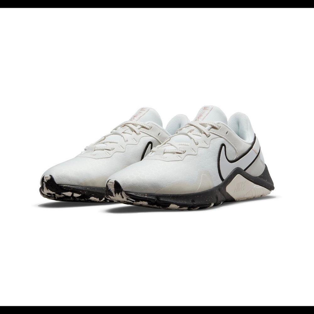 Nike Legend Essential 2 Sneakers